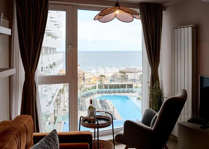 Japandi Queen Std - Infinity Pool & *