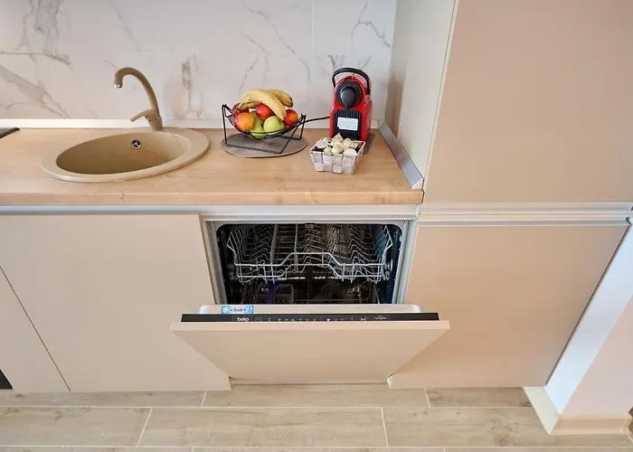 Japandi Queen Std - Infinity Pool & * Năvodari