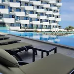 Japandi Queen Std In Infinity Pool & *