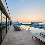 Japandi Queen Std In Infinity Pool & *