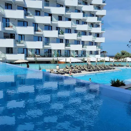 Japandi Queen Std - Infinity Pool & Spa Resort Apartment Navodari