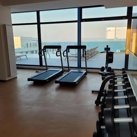 Japandi Queen Std - Infinity Pool & Spa Resort Apartment