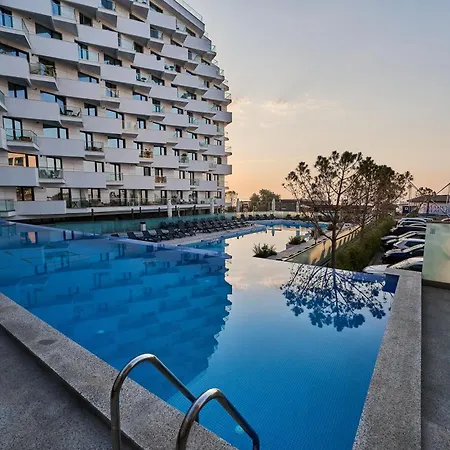 Japandi Queen Std - Infinity Pool & * Năvodari