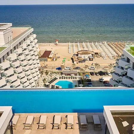 Japandi Queen Std - Infinity Pool & Spa Resort Apartment