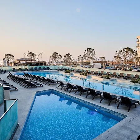 Japandi Queen Std - Infinity Pool & Spa Resort Apartment Navodari