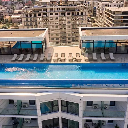 Japandi Queen Std - Infinity Pool & Spa Resort Apartment
