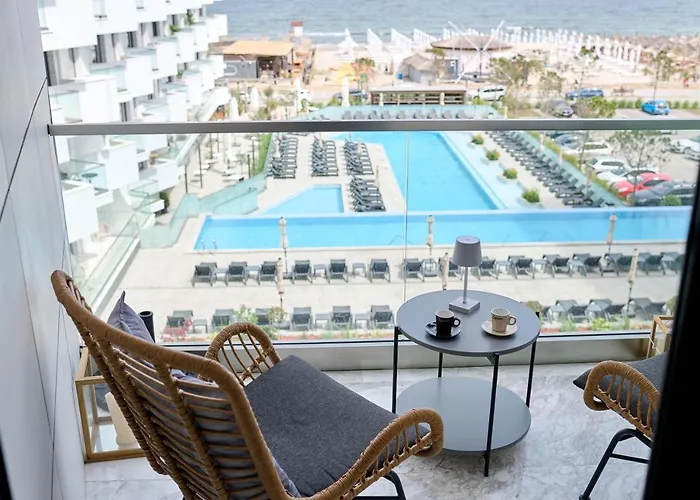 Japandi Queen Std - Infinity Pool &