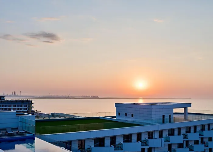 Japandi Queen Std - Infinity Pool & * Năvodari